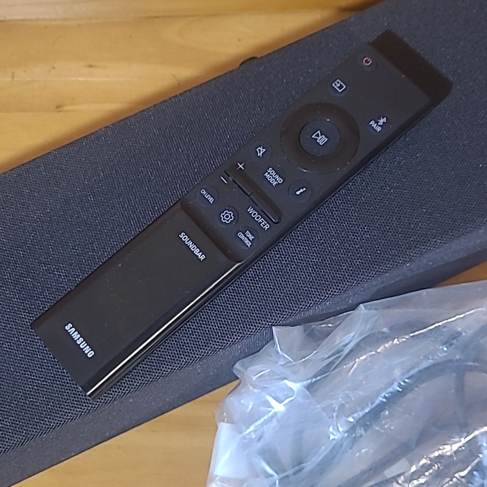 Samsung Soundbar (Like New) - Picture 10 of 12